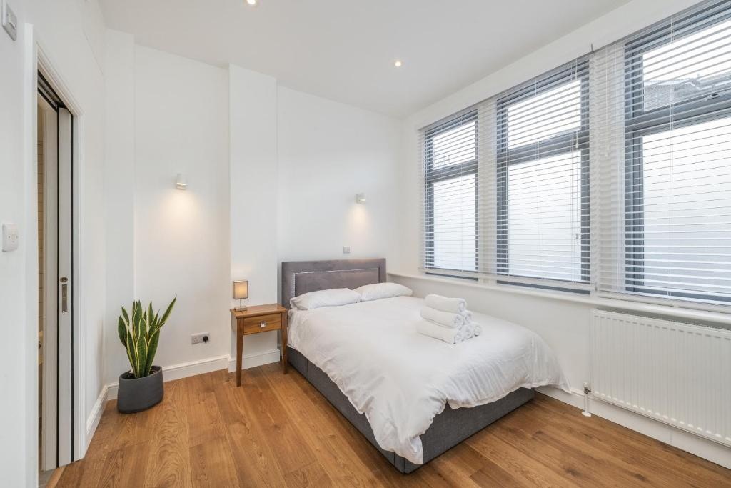 Additional image 3 of 2 Bed Flat, Brook Drive, SE11, N1 7GU