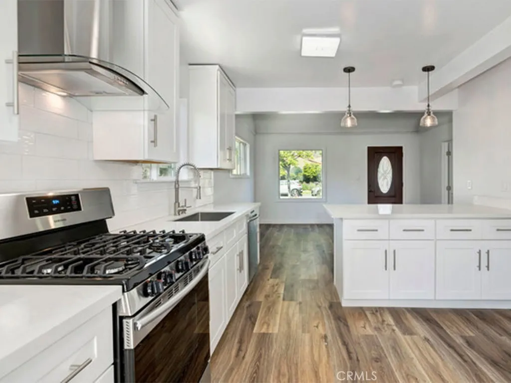 Additional image 14 of 242 W Elmwood Ave, Burbank, CA 91502