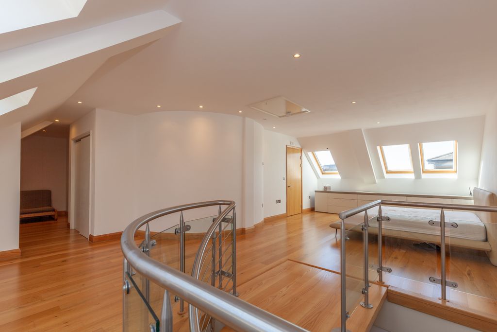 Additional image 9 of 3 bed penthouse for saleThe Lion Brewery, St Thomas' Street, Oxford OX1