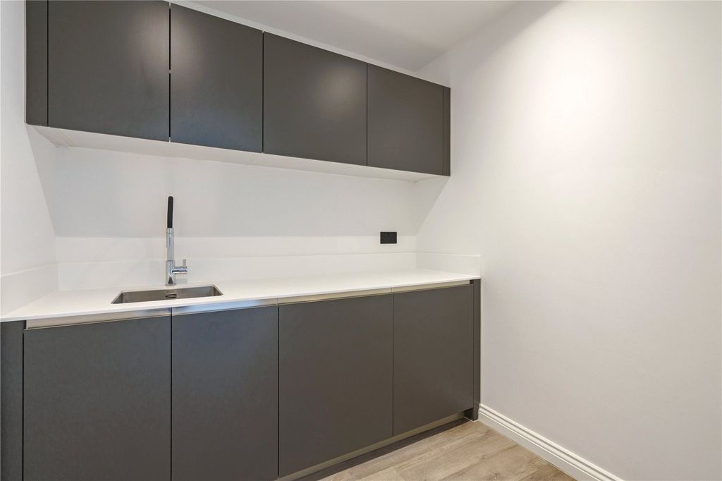 Additional image 14 of 3 bed flat for saleThe Penthouse, Springwell Gardens, Whitehall Road, Leeds LS12