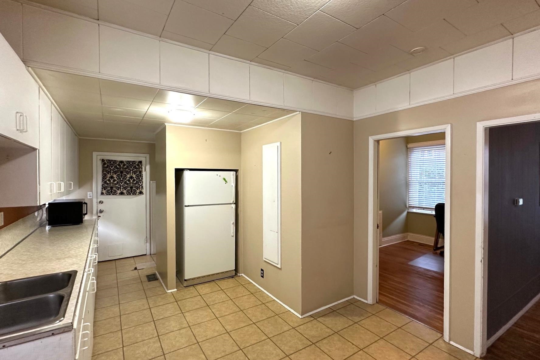 Additional image 6 of 166 10th Street E, North Vancouver, BC, V7L 2C8