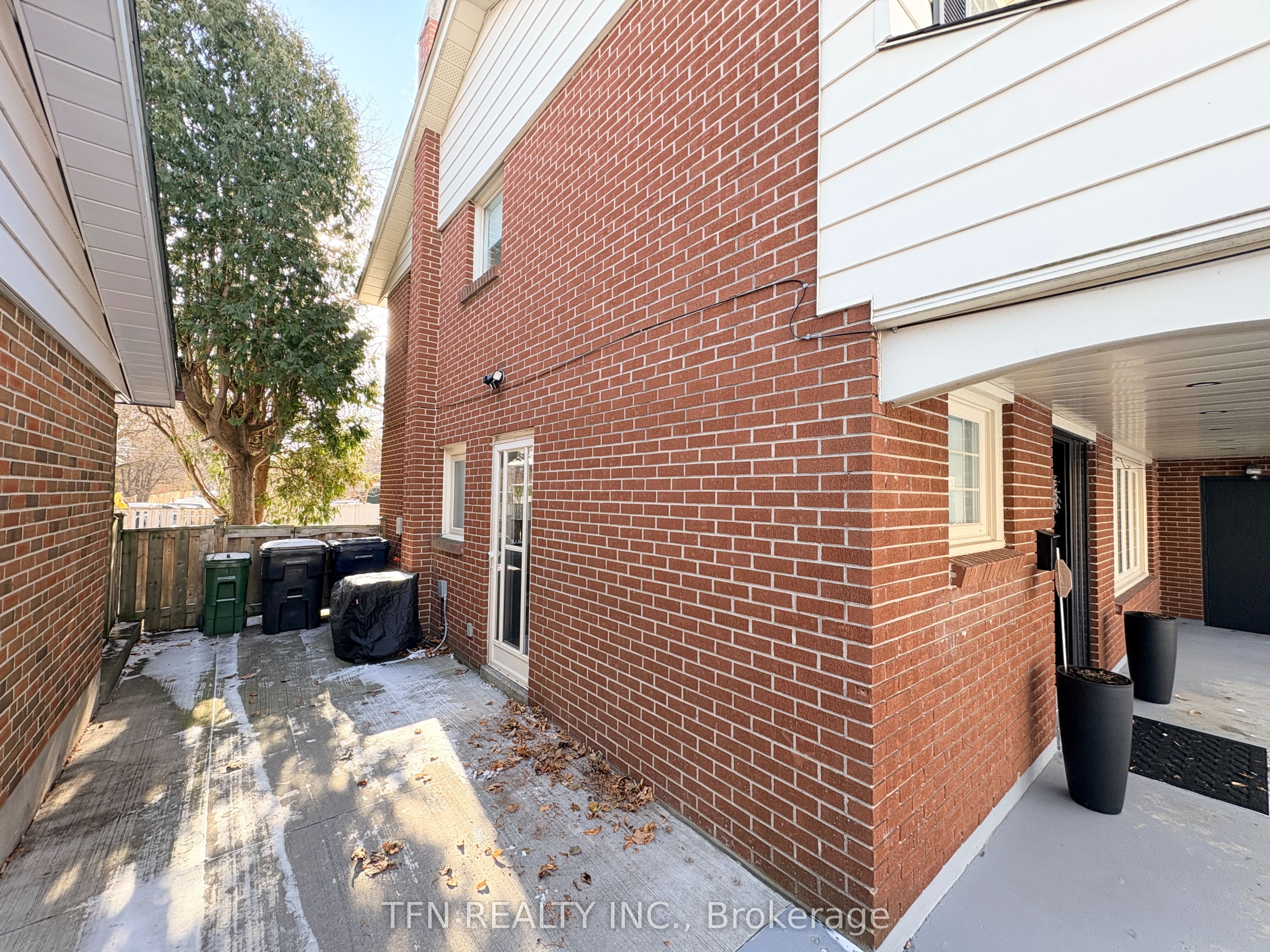 Additional image 3 of BSMT-8 Ravencliff Crescent, Toronto, ON, M1T 1R8