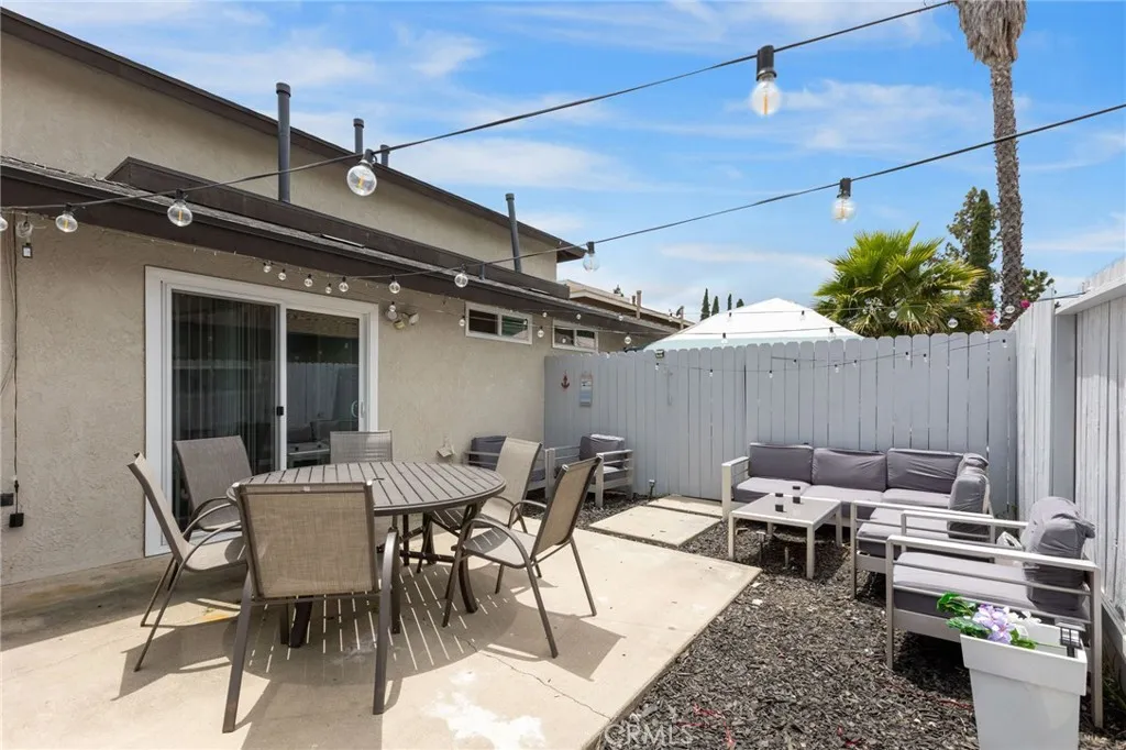 2215 E Avalon Ave, Santa Ana, CA 92705