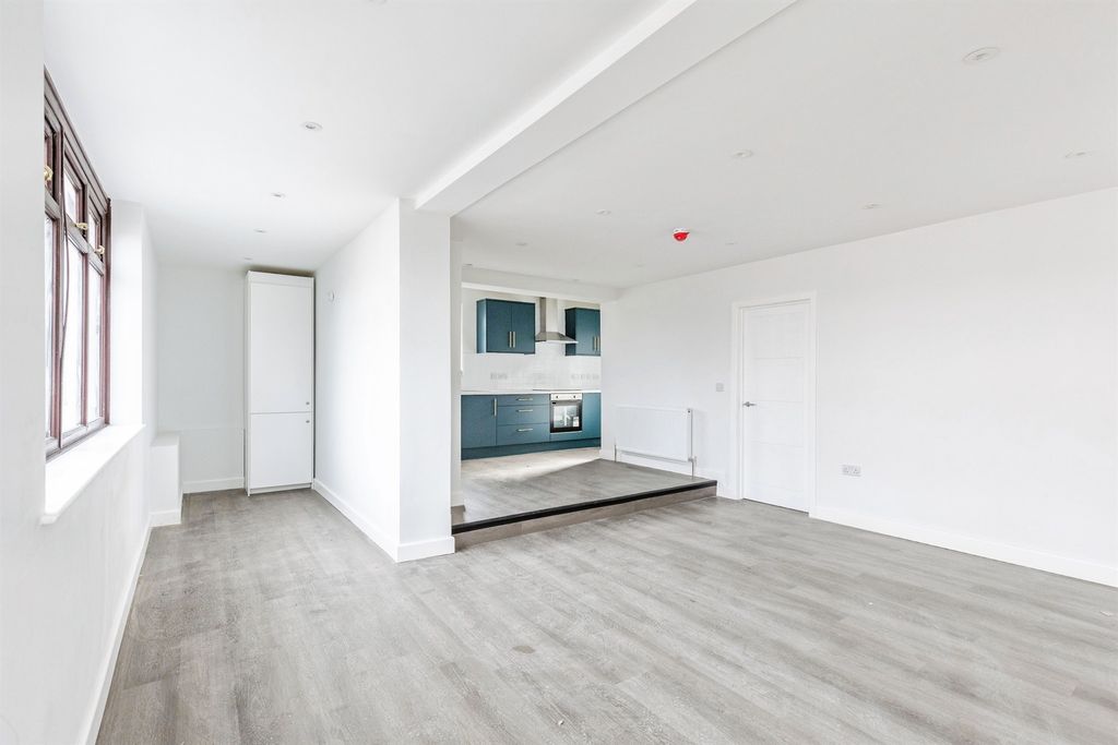 3 bed flat for saleBirchall Road, Rushden NN10 photo 3