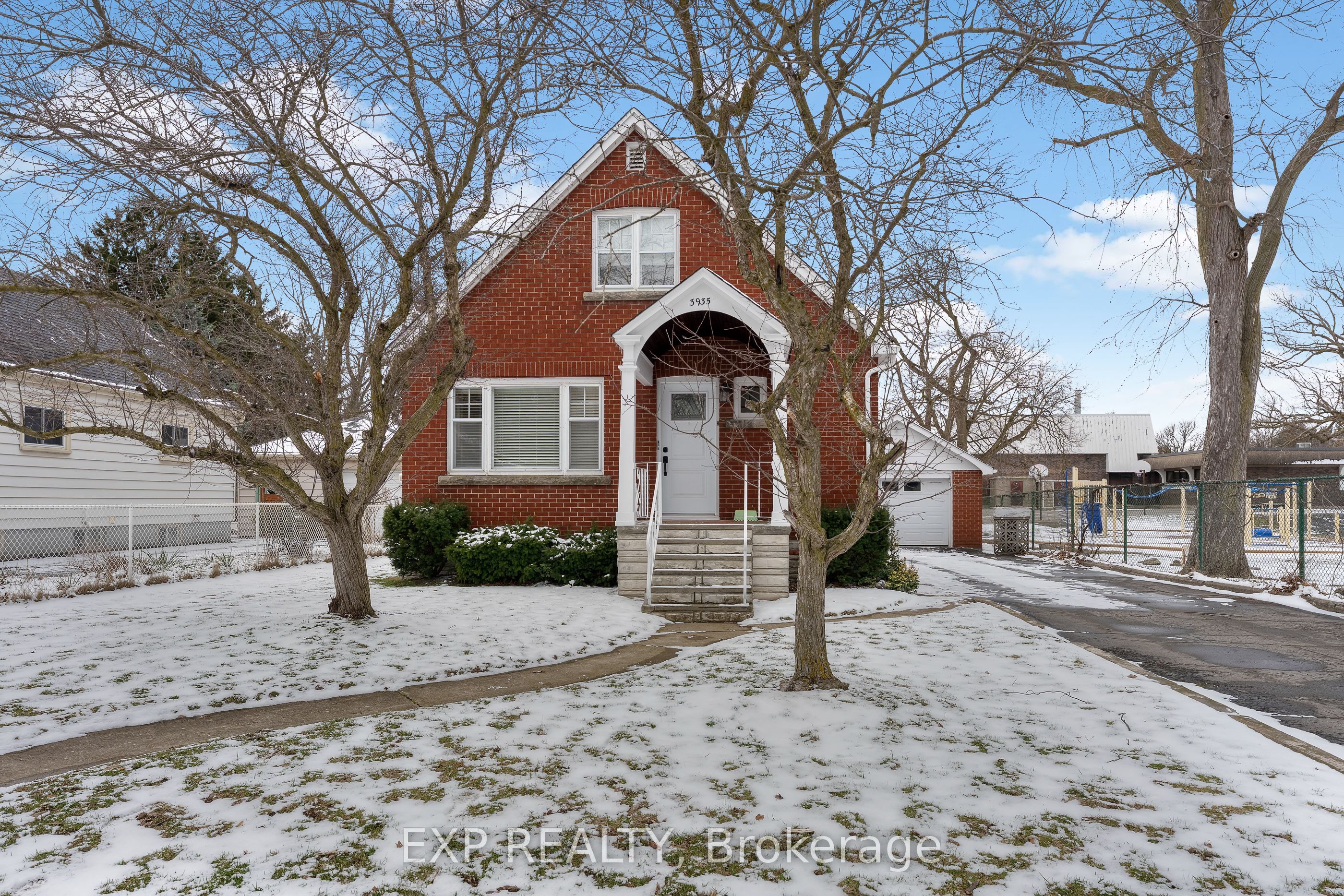 3935 St Peter Avenue, Niagara Falls, ON, L2J 2N9