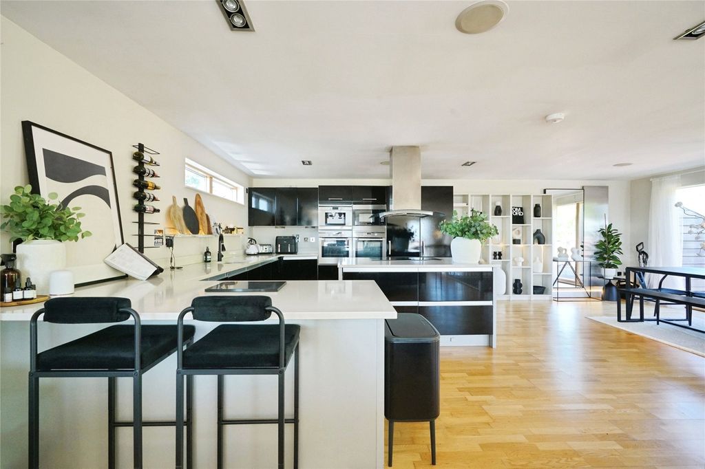 Additional image 9 of 3 bed flat for saleStation Road, Ashby-De-La-Zouch, Leicestershire LE65