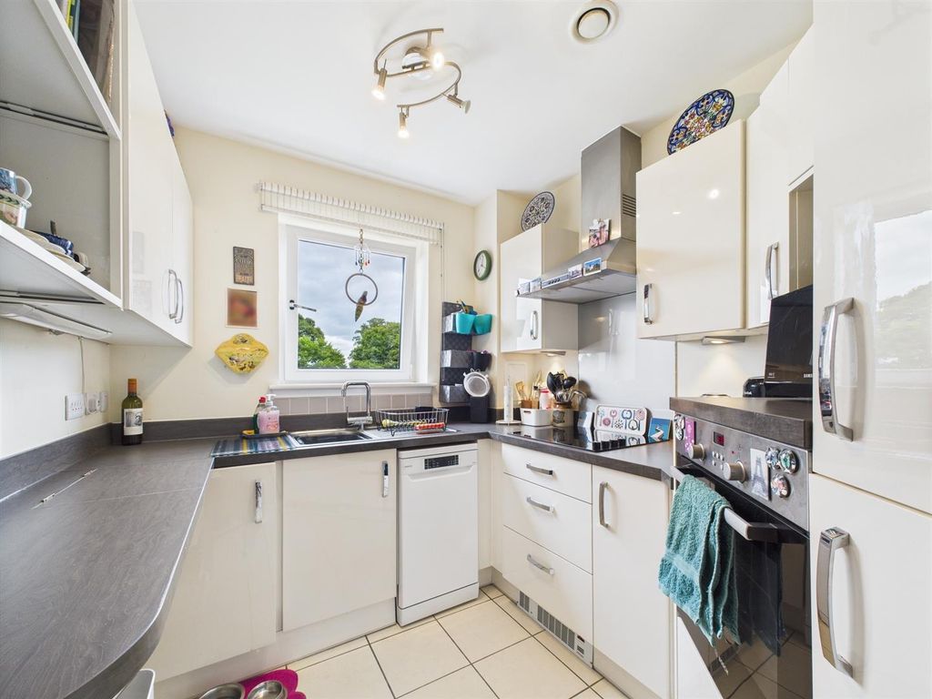 2 bed flat for sale33 Darroch Gate, Coupar Angus Road. Blairgowrie PH10 photo 3