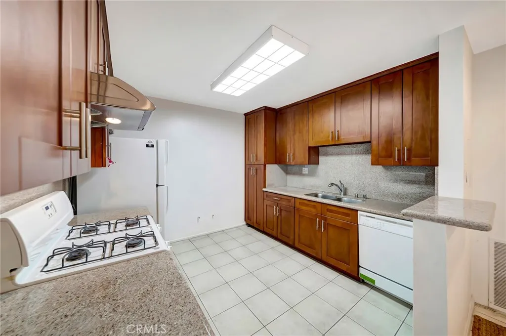 Additional image 16 of 5315 Zelzah Ave Unit 6, Encino, CA 91316