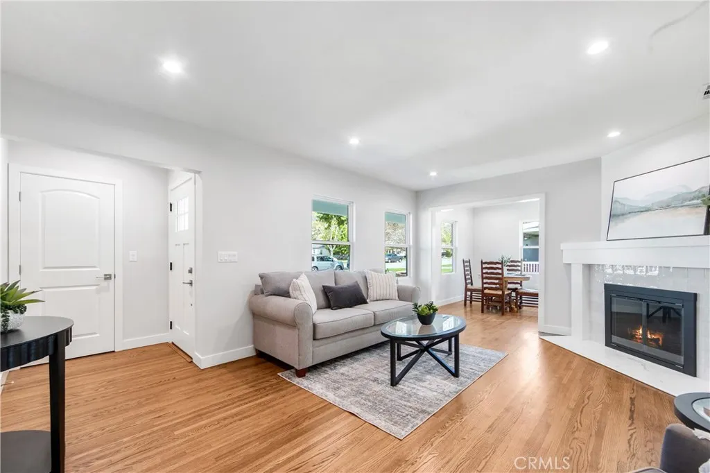 Additional image 7 of 406 Eton Dr, Burbank, CA 91504