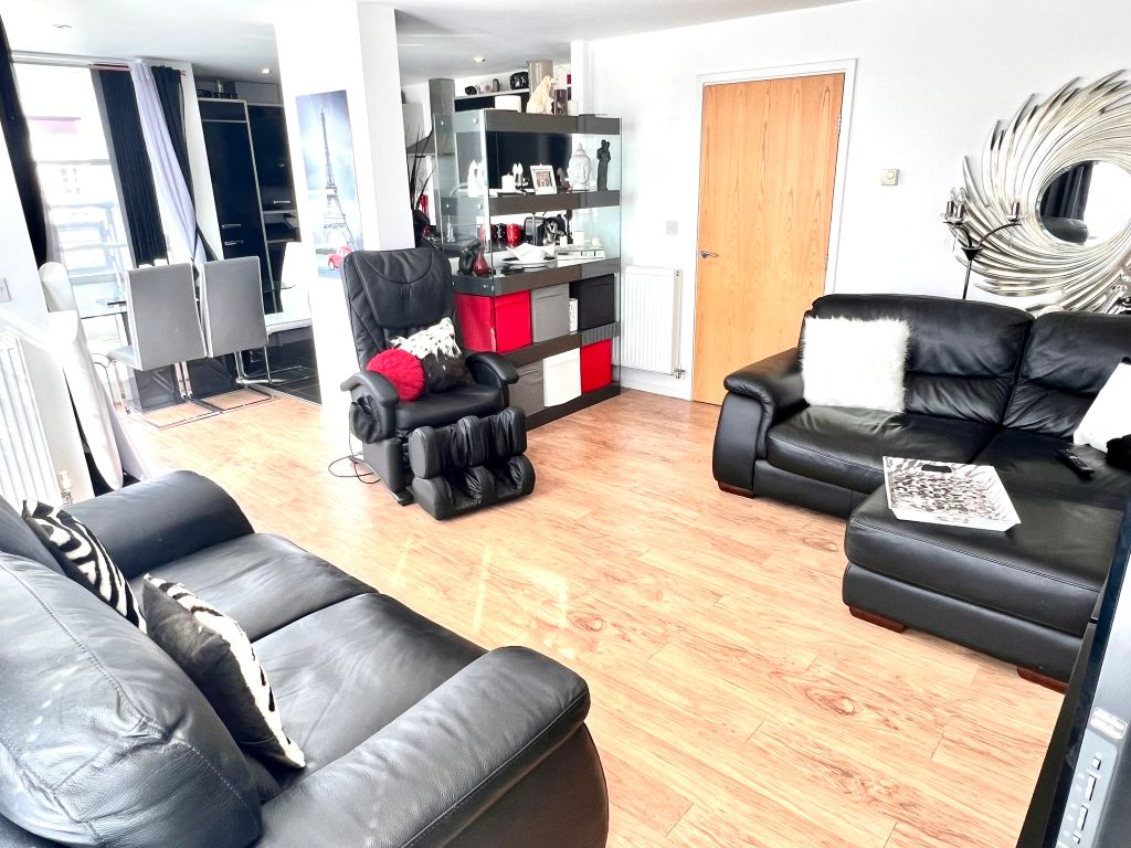 3 bed flat for saleWatkin Road, Leicester LE2 photo 5