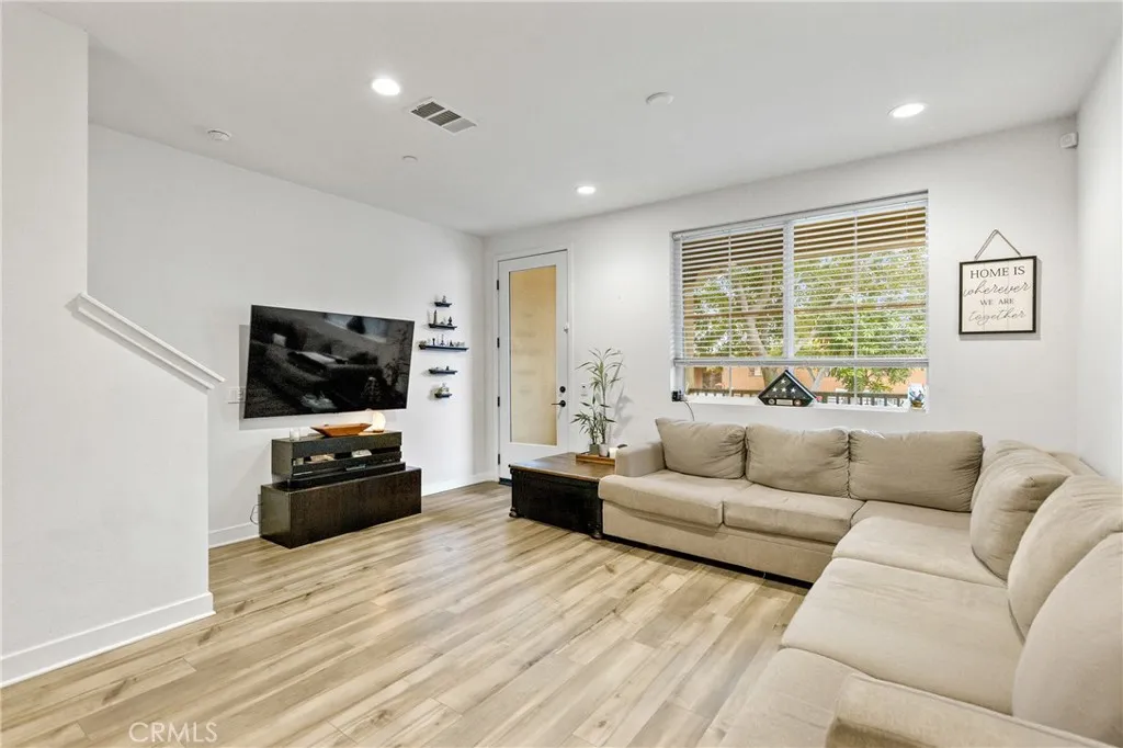 Additional image 37 of 2560 Valentina Way Unit 2, Commerce, CA 90040