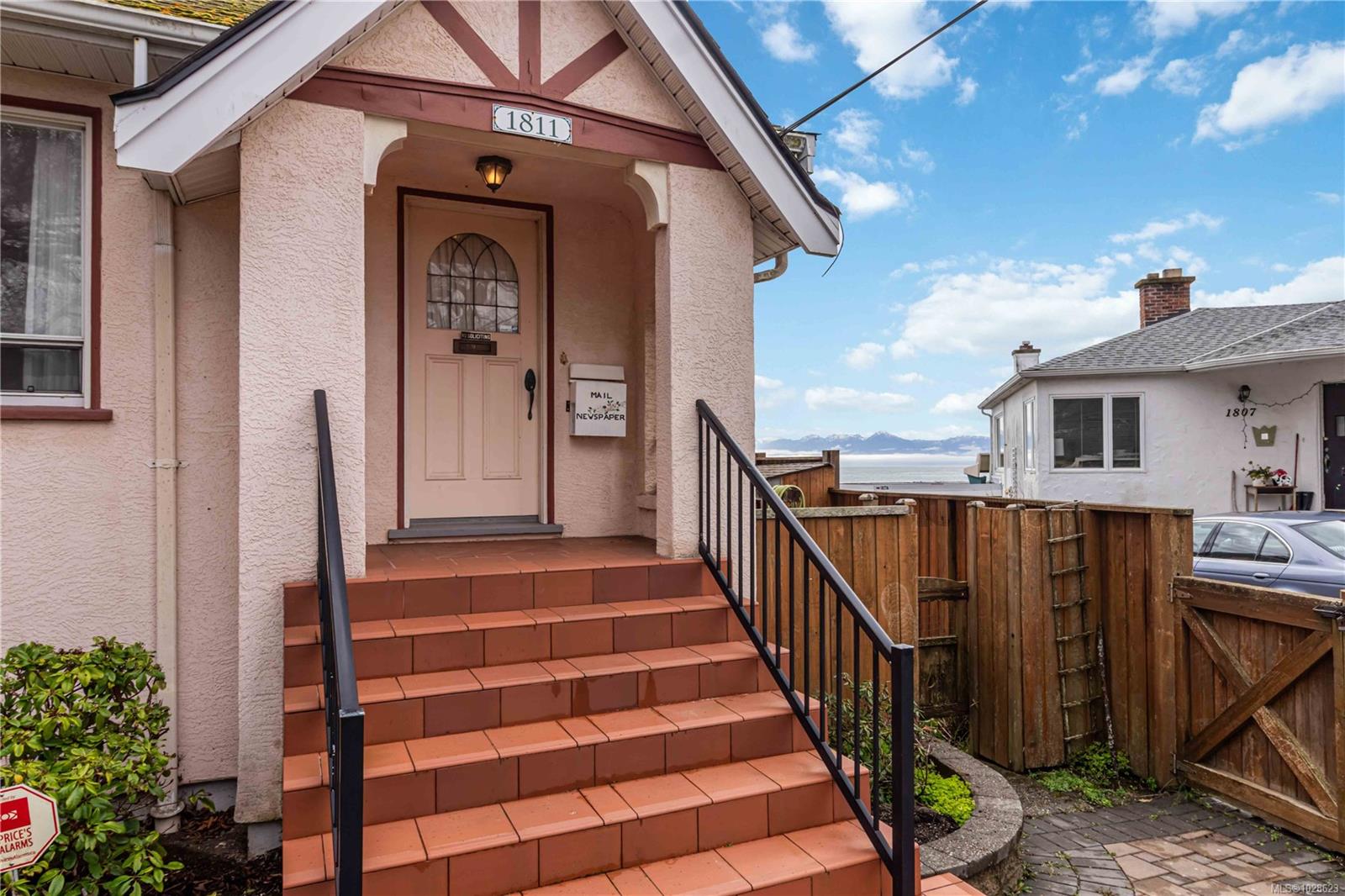 Additional image 5 of 1811 Hollywood Crescent, Victoria, BC, V8S 1J2