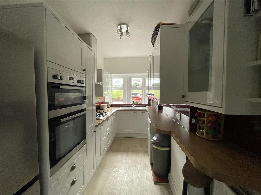 Additional image 6 of 2 bed flat for saleFlat 2, The Hall, 10 Meadows Close, Portishead BS20