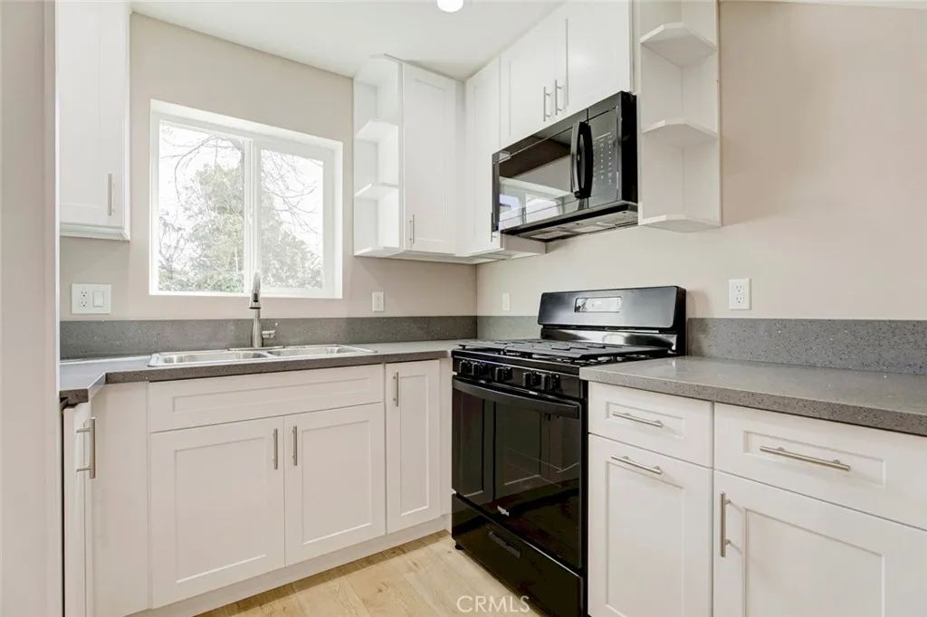 Additional image 9 of 15557 Wyandotte Street, Van Nuys, CA 91406