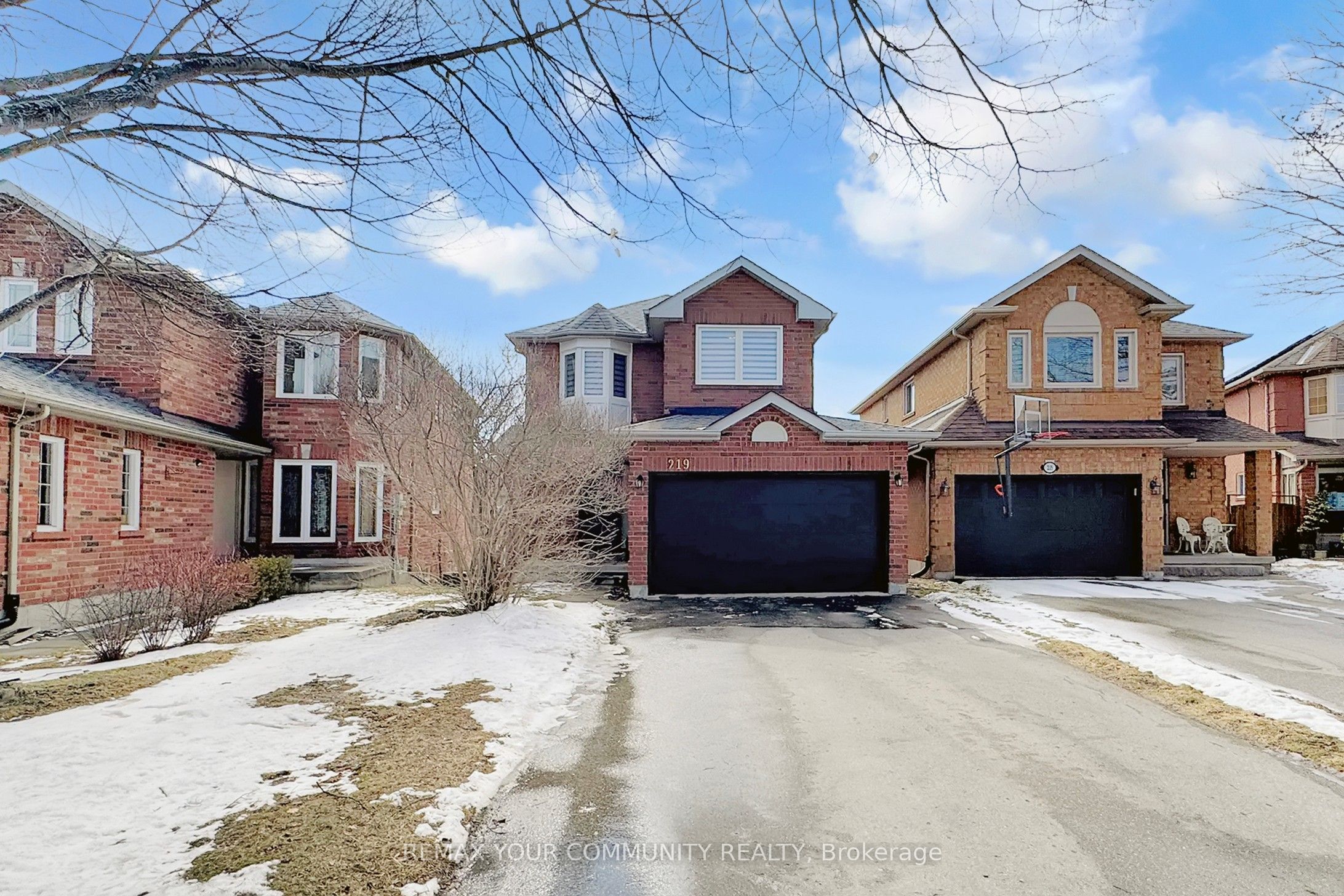 219 Surgeoner Crescent, Newmarket, ON, L3X 2L1
