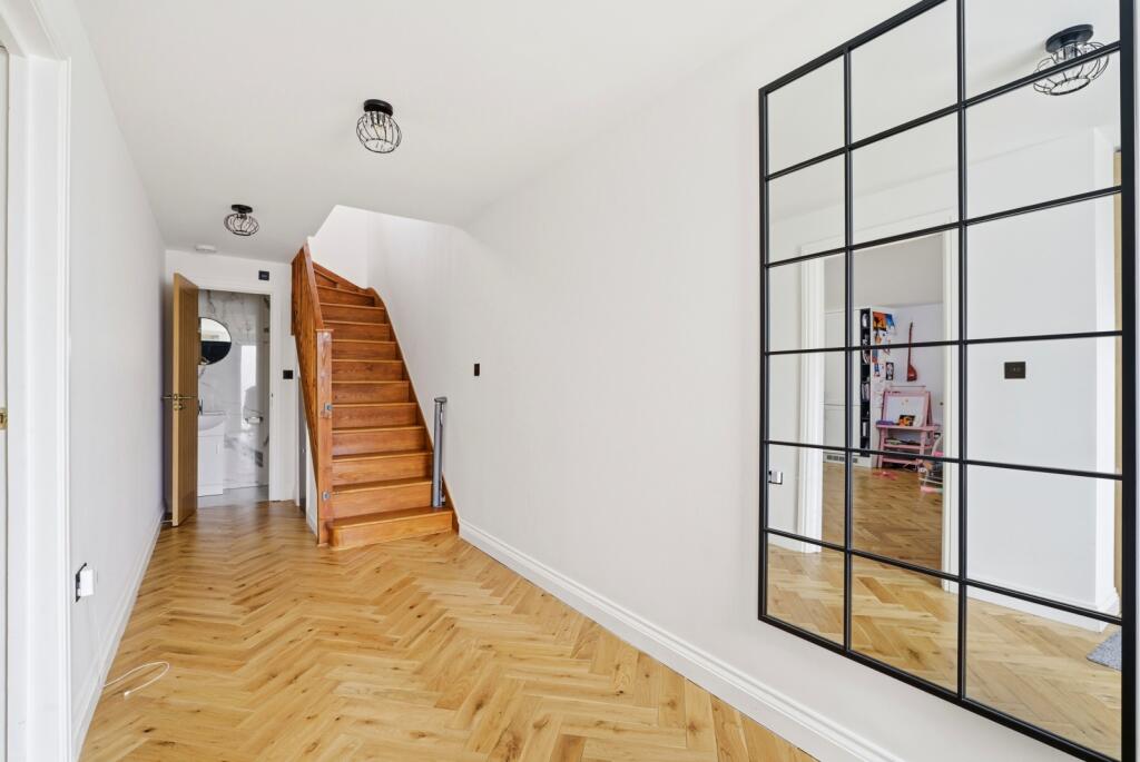 Additional image 9 of Meadway, Colney Heath, St. Albans, Hertfordshire, AL4