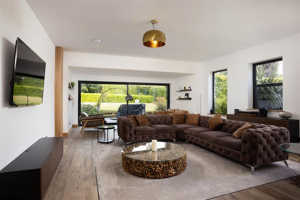 Additional image 15 of 5 bed detached house for saleCrocodile House, Manor Gardens, Thorner, Leeds LS14