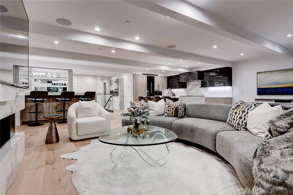 Additional image 66 of 1208 The Strand Unit C, Manhattan Beach, CA 90266