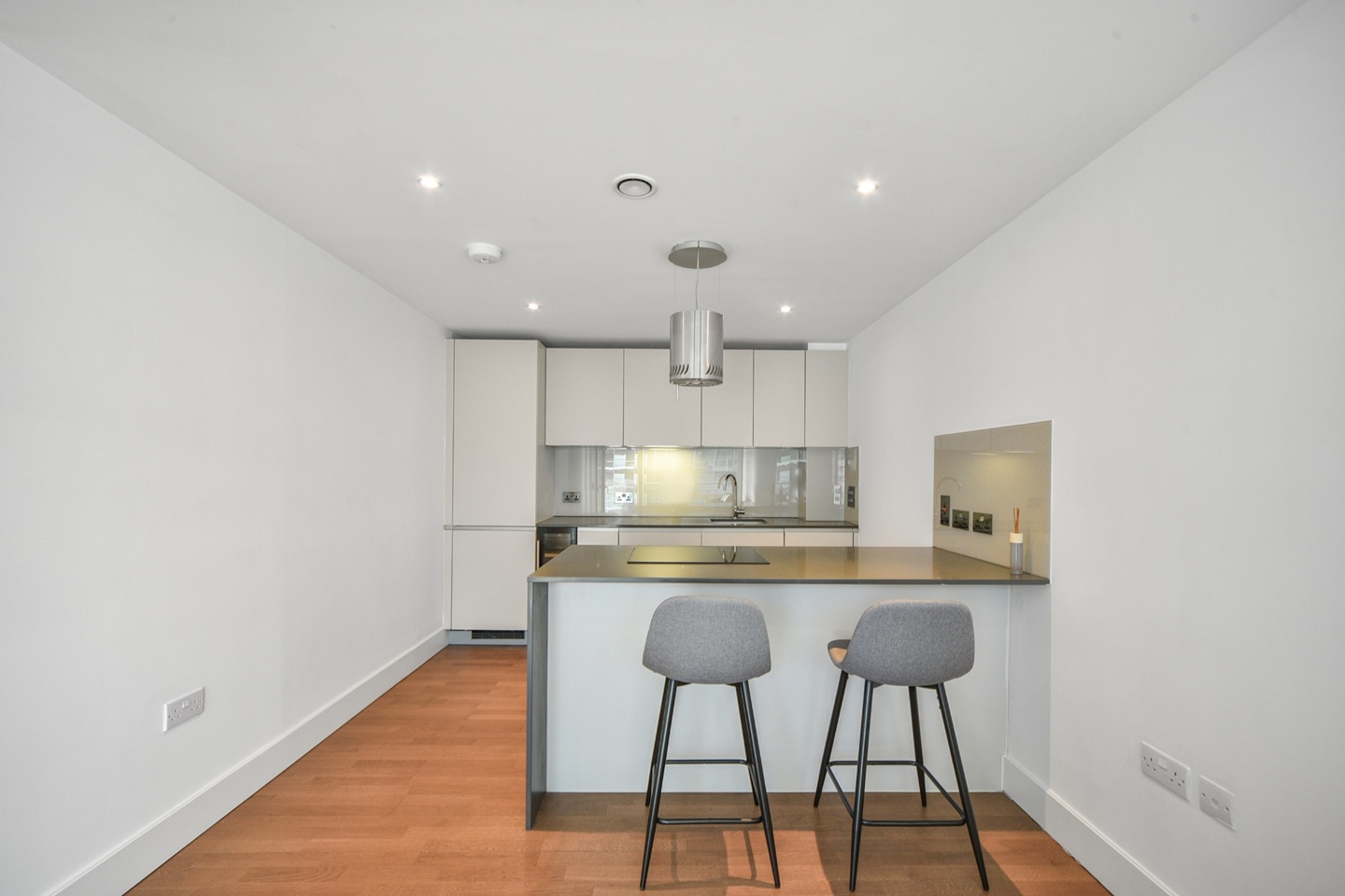 Additional image 8 of 2 Bed Flat, Whitechapel High St, E1, N1 7GU