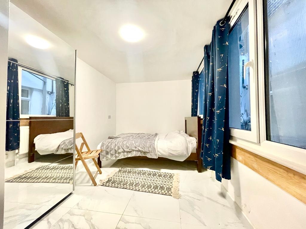 Additional image 4 of 3 Bed Flat, Stanmore Street, N1, N1 7GU