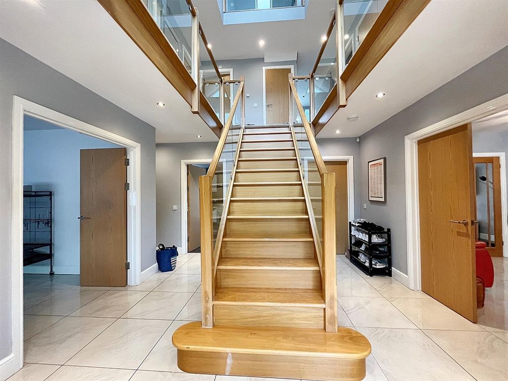 6 bed detached house for saleBlacksmiths Way, Coedkernew, Newport NP10 photo 2