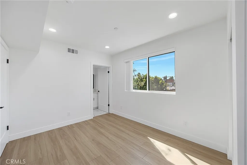 Additional image 16 of 14420 Tiara St, Van Nuys, CA 91401