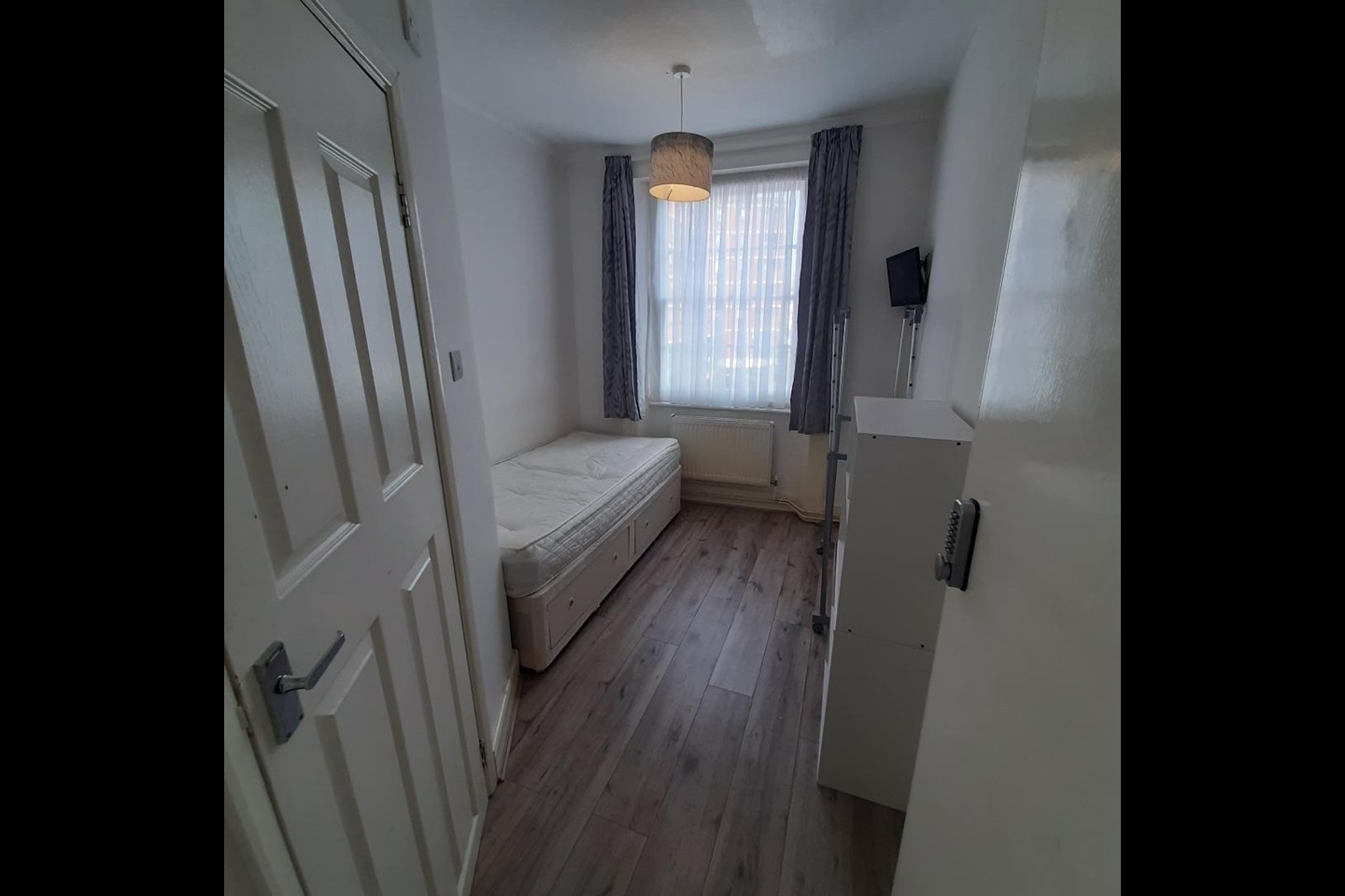 Additional image 4 of Studio Flat, Tachbrook Street, SW1V, N1 7GU