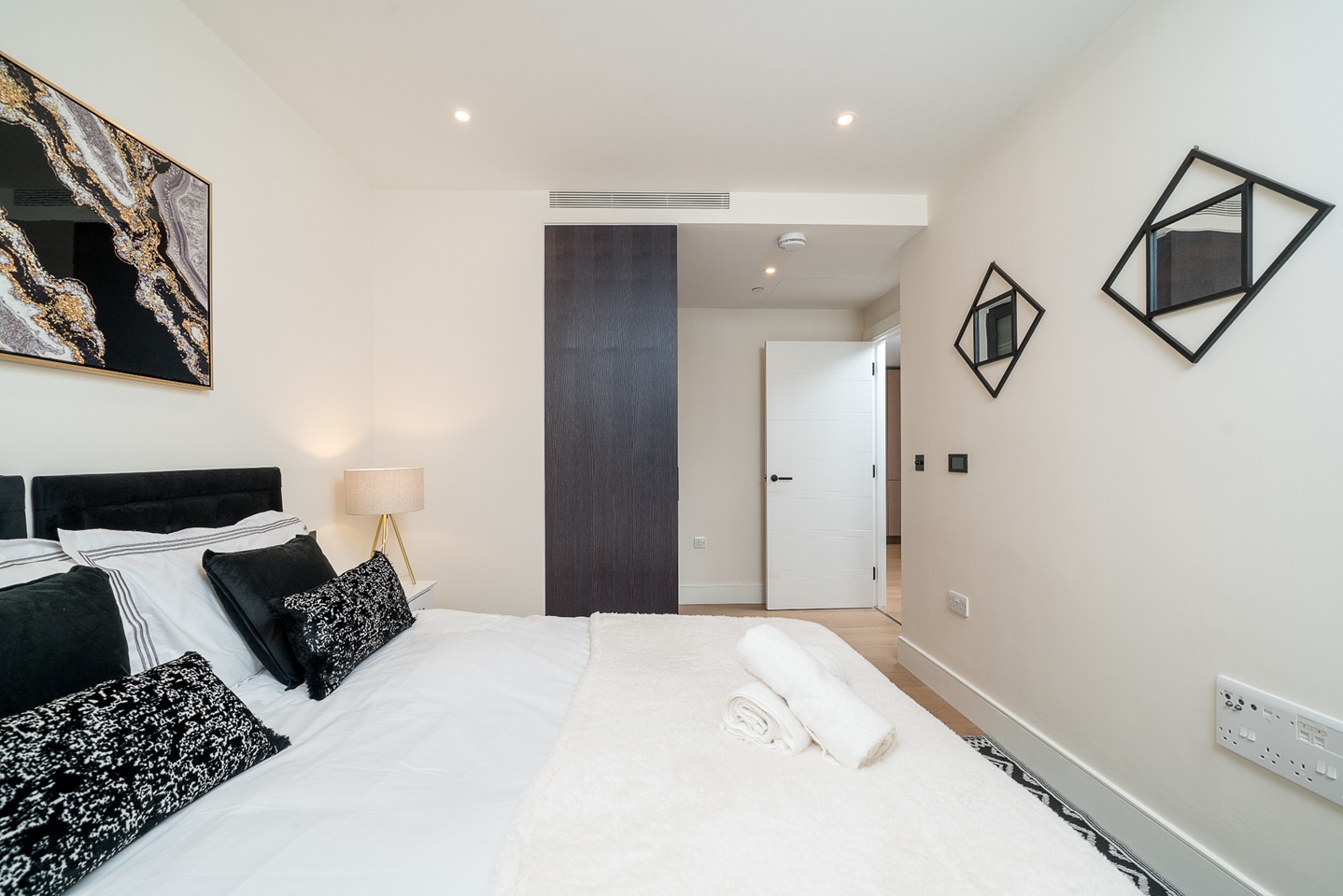 Additional image 8 of 2 Bed Flat, Salisbury House, SW11, N1 7GU