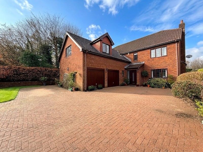 5 bed detached house for saleThe Paddocks, Groesfaen, Pontyclun, Rhondda Cynon Taff. CF72