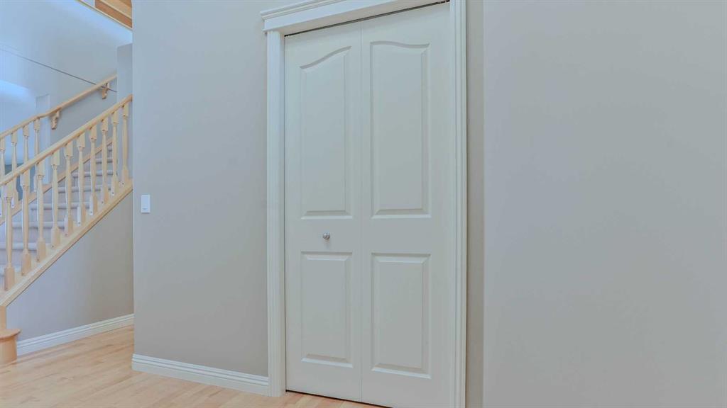 Additional image 3 of 220 Everwillow Green SW, Calgary, AB, T2Y 4V9