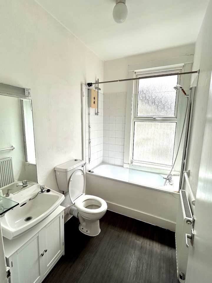 Additional image 4 of 1 Bed Flat, Tradescant Road, SW8, N1 7GU