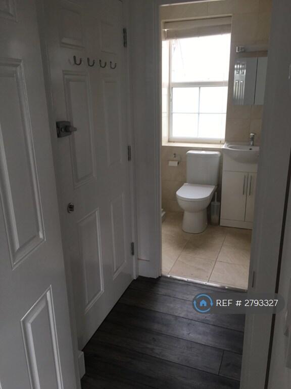 Additional image 3 of Harpsfield Broadway, Hatfield, AL10