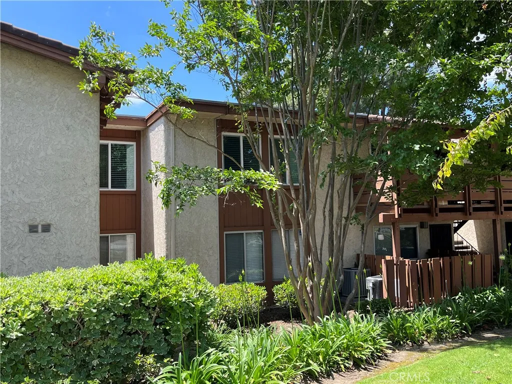 Additional image 2 of 3719 Country Club Dr Unit 8, Long Beach, CA 90807