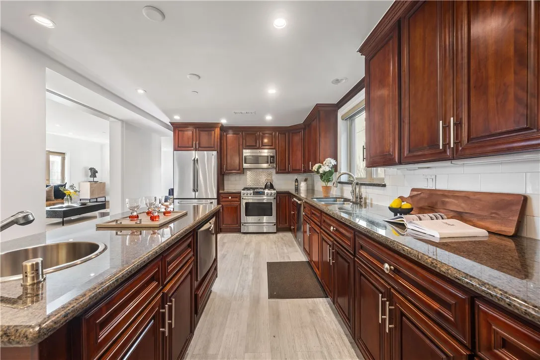 Additional image 39 of 918 S Wooster Street Unit 2, Los Angeles, CA 90035