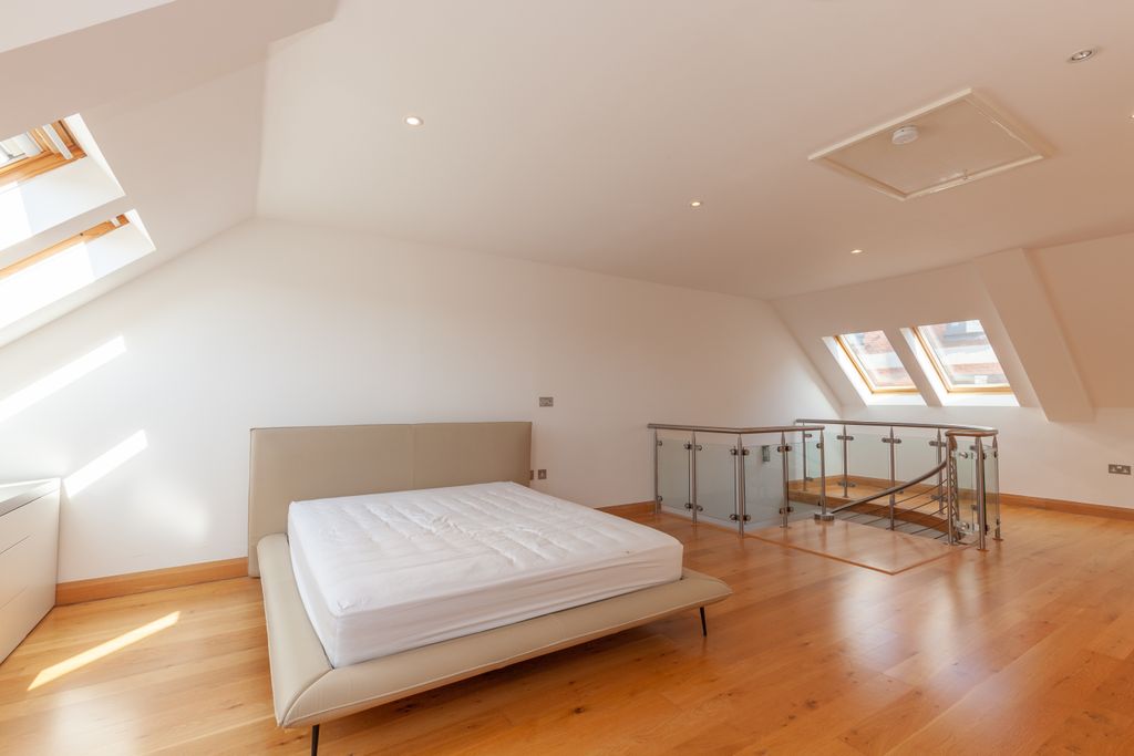 Additional image 8 of 3 bed penthouse for saleThe Lion Brewery, St Thomas' Street, Oxford OX1