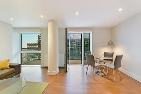 Additional image 3 of 2 Bed Flat, Whitechapel High St, E1, N1 7GU