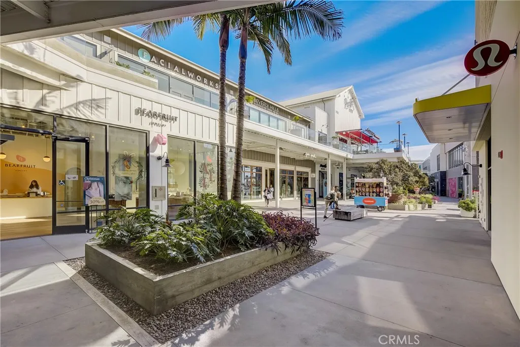 Additional image 90 of 16562 Regina Cir Unit 4, Huntington Beach, CA 92649
