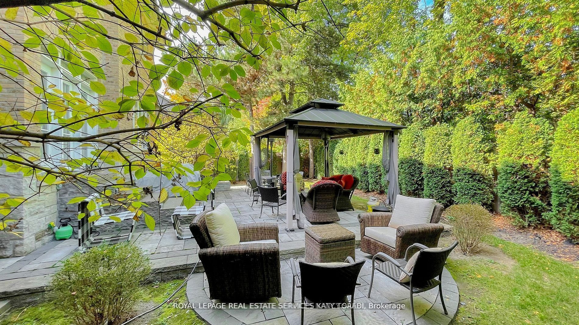 1B Carluke Crescent, Toronto, ON, M2L 2H7