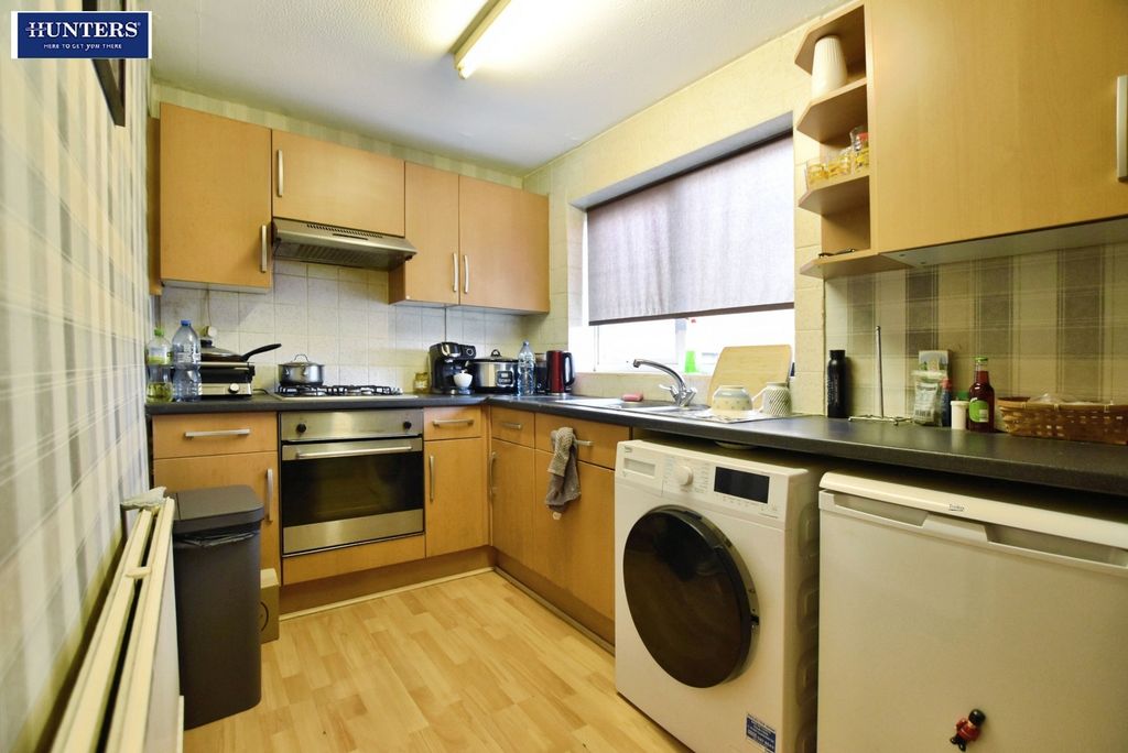 2 bed flat for saleEarls Walk, Scunthorpe DN16 photo 2