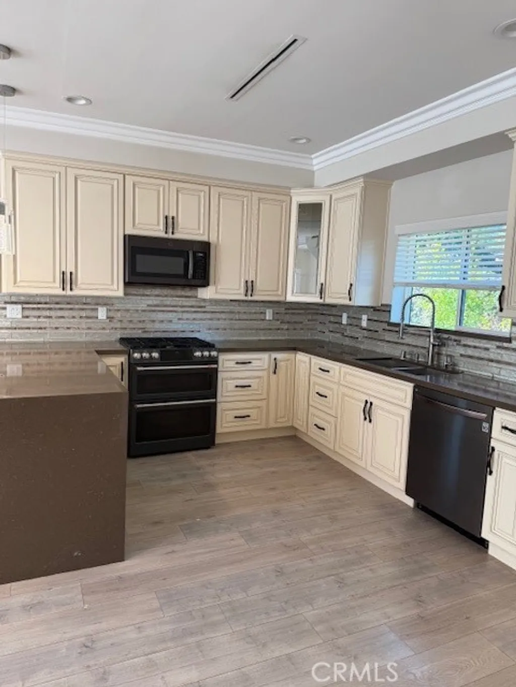 Additional image 6 of 17647 Hamlin St, Lake Balboa, CA 91406