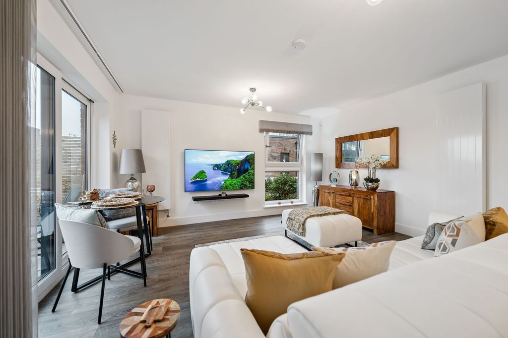 Additional image 5 of 2 bed flat for sale122 Festival Court, Prince's Quay, Glasgow G51