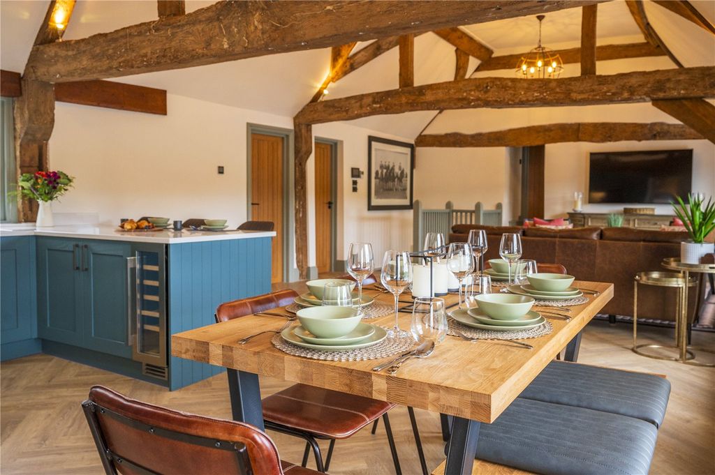 Additional image 3 of 2 bed flat for saleThameside, Henley-On-Thames, Oxfordshire RG9