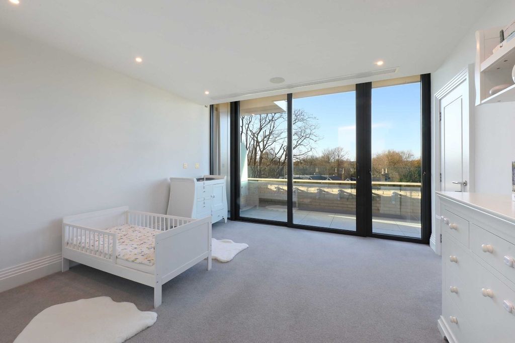Additional image 19 of 4 bed flat for saleGlen Island, Taplow, Buckinghamshire SL6