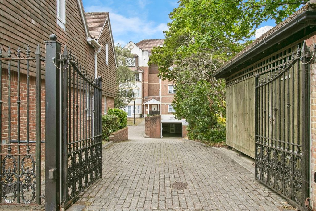 4 bed flat for saleGrove Road, Bournemouth, Dorset BH1