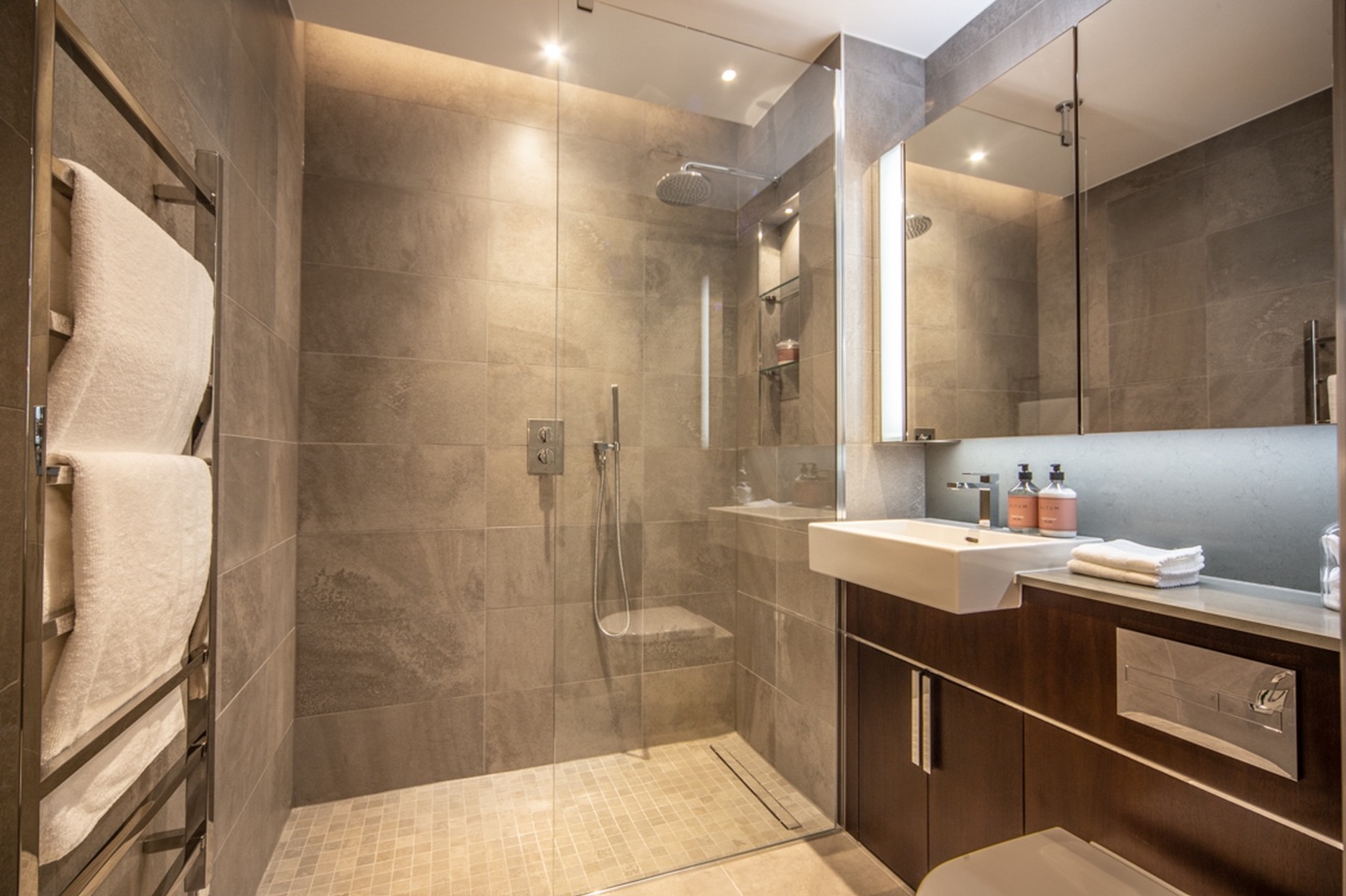 Additional image 11 of 2 Bed Flat, Charles Clowes Walk, SW11, N1 7GU