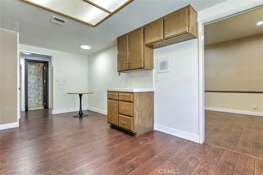 Additional image 22 of 17522 Sherman Way Unit 202, Van Nuys, CA 91406