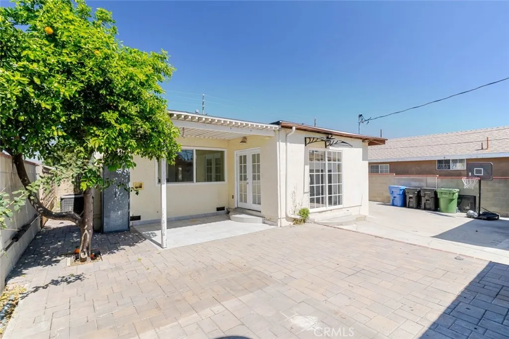 11246 Saticoy Street, Sun Valley, CA 91352
