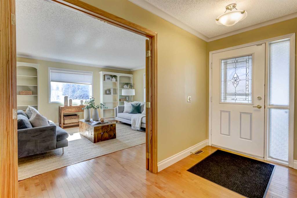Additional image 3 of 12 Vandoos Villas NW, Calgary, AB, T3A 4W3