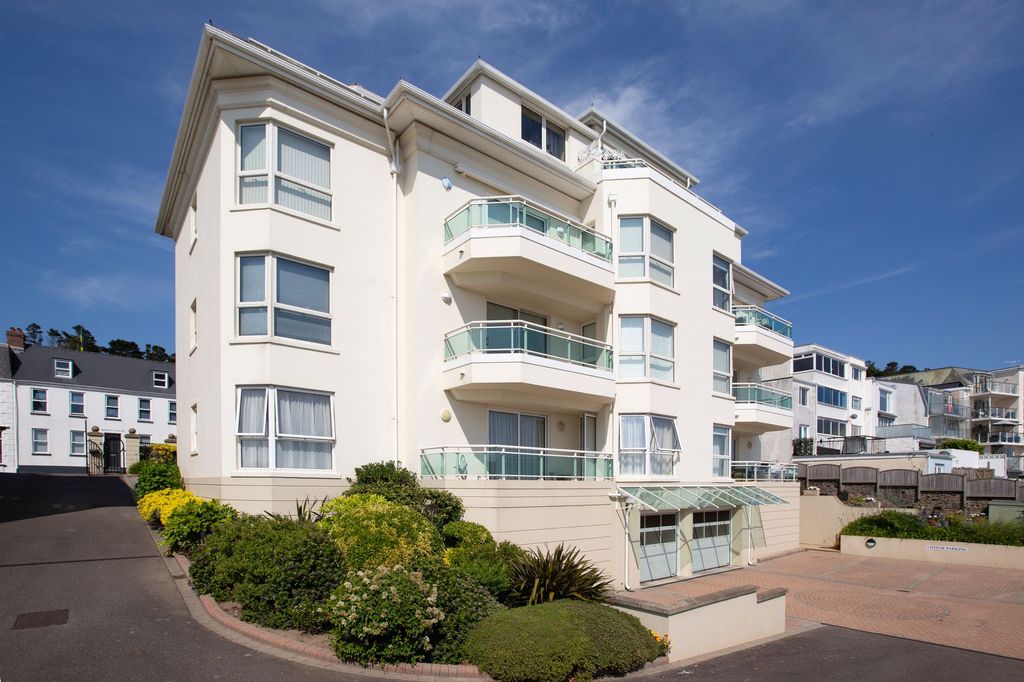 3 bed flat for saleFlat 6, Bay View Court, St Helier JE2