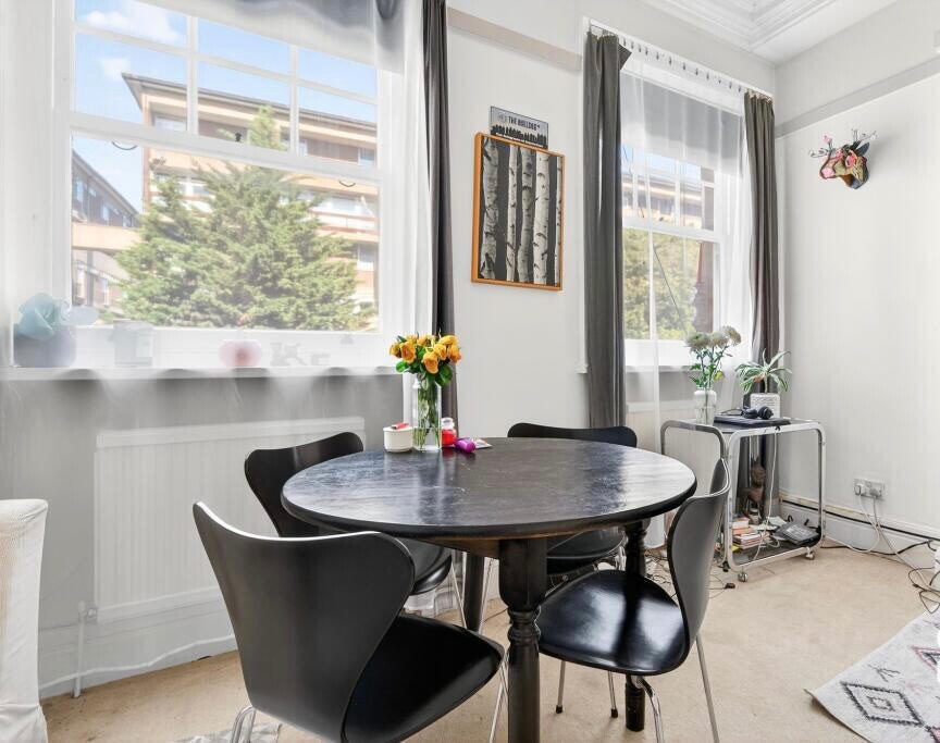 1 Bed Flat, Lansdowne House, SW8, N1 7GU